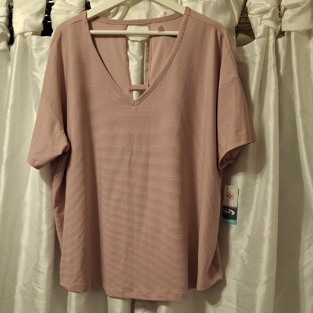 MTA Sport Blush V-Neck Blouse 2X 🩵🩵🩵🩵